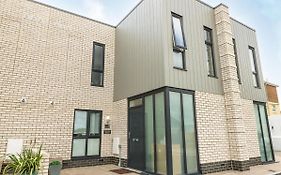 9 Breakwater Way